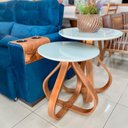 Ver imagem 4 de Kit Mesa Lateral Cebola Redondo Vidro MDF Pé Madeira Castanho 50cm Laca Branco
