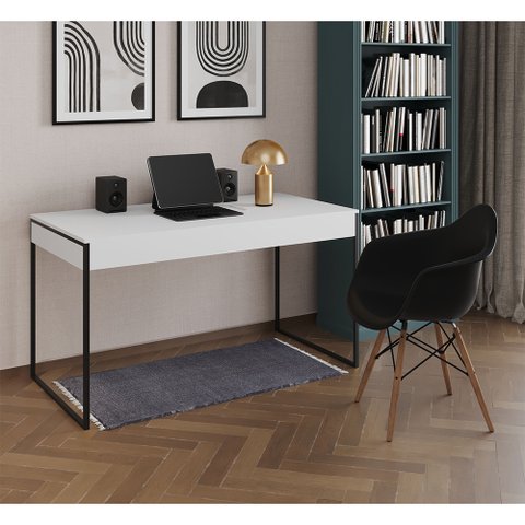 Escrivaninha Home Office Estilo Industrial Malta Branca 137x53cm Ferro Preto com 1 Poltrona Preta Ea