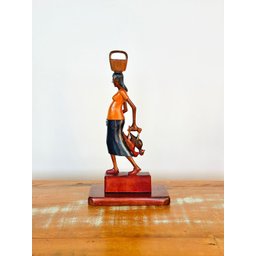 Escultura Mulher da Galinha - Mestre Carlos B - Sertânia - Decoração Madeira - 2