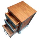 Ver imagem 4 de Gaveteiro Mesa de Cabeceira Estilo Industrial 3 Gavetas 4 Rodízios Ferro Pu Madeira Cor Castanheira