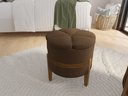 Ver imagem 3 de Kit 2 Puffs Pétala Decorativo Premium Apoio para Os Pés Banco Estofado Redondo Luxo Cor Marrom