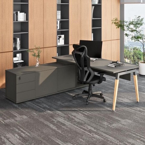 Mesa Diretor Executiva 200 cm X 203 cm Pés Cavalete em Madeira com Caixa de Tomadas e Armário