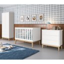 Ver imagem 2 de Dormitório Infantil Classic 2 Portas, Cômoda 3 Gavetas, Berço Branco Fosco com Pés Madeira Natural e