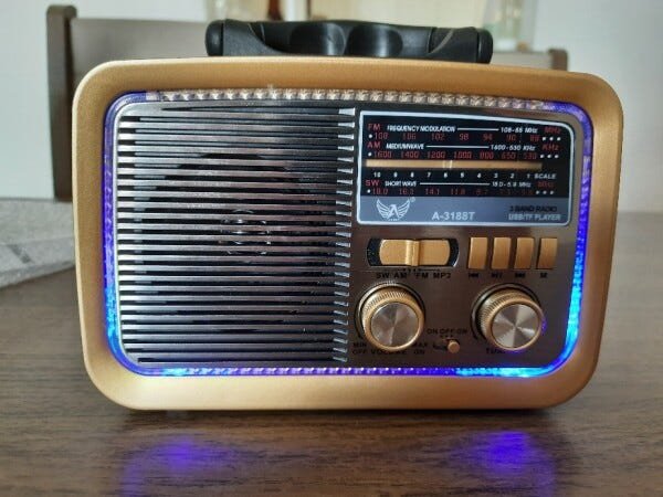 Rádio Retro Portátil Vintage Am FM USB Pendrive com Lanterna - 5