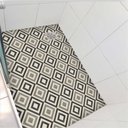 Ver imagem 1 de Vinil Adesivo Piso Box Geométrico Verde Antiderrapante Colacomigo Adesivo para Box 1,20 X 0,97 Metro