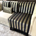 Ver imagem 1 de Kit Manta Listrado, 2 Capas de Almofada e 1 Almofada Retangular Luxo Preto e Dourado 45cmx45cm