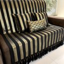 Ver imagem 2 de Kit Manta Listrado, 2 Capas de Almofada e 1 Almofada Retangular Luxo Preto e Dourado 45cmx45cm