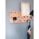 Ver imagem 4 de Painel Organizador Pegboard de Madeira e Mdf com Prateleira Auxiliar e Ganchos Cabideiro