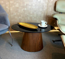 Ver imagem 2 de Mesa Cone de Centro Oval 137x90 cm Base laminada em Madeira Pau Ferro Tampo Laca Preta - Preto
