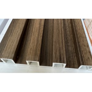 Painel Ripado de Composto Plastico e Madeira Wpc 160242900 Cor P40 Carvalho Escuro