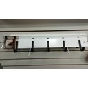 Ver imagem 1 de Cabideiro de Madeira Simples Branco com 5 Ganchos Pretos Pequenos