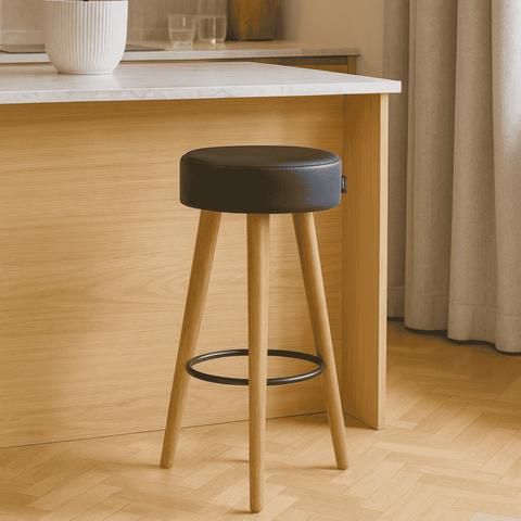 Banqueta Alta 80 Cm Estofada Corino Preto Retrô Pé Palito Cozinha Área Gourmet Balcão Bancada