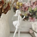 Ver imagem 2 de Escultura Poliresina Menina com 3 Balão Branco Dourado 8,5cm Florarte