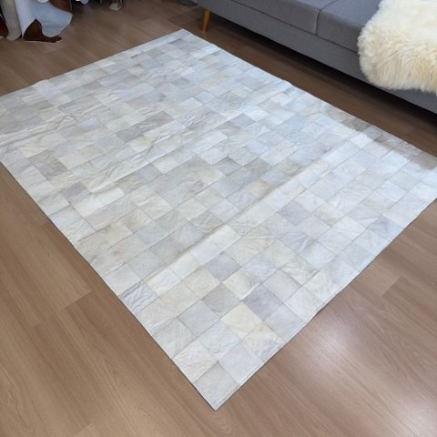 Tapete de Couro Tons Branco 150x200 Placa 10cm Quadriculado