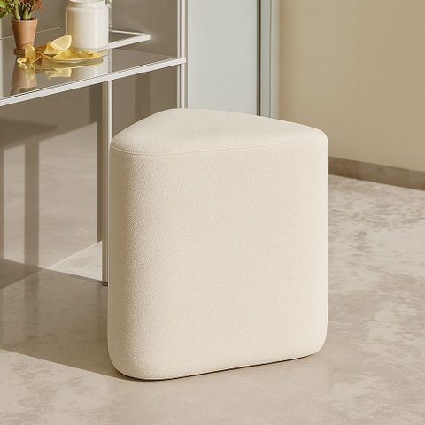 Puff Triangulo Trevi Decorativo Organico Tecido em Boucle