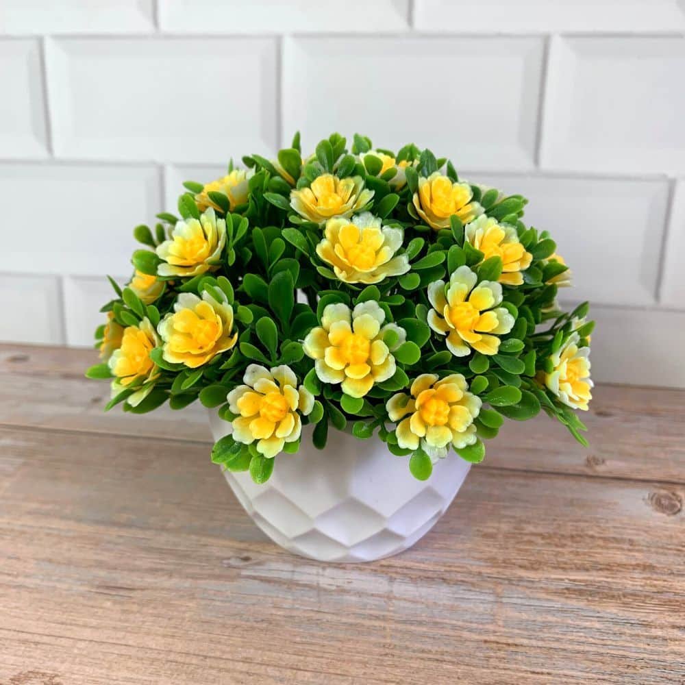 Vaso Geométrico Decorativo + 1 Arranjo de Flor Artificial Cor:Amarelo/Branco