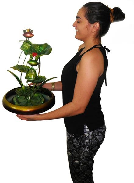 Fonte de Cascata com Água Decorativa Grande de Metal para Jardim Sapo com Coração e Coroa Dourada - 4