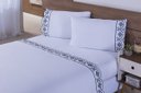 Ver imagem 1 de Jogo Lençol 4 Peças Cama Viúva Percal 200 Fios Bordado Branco com Bordado Preto