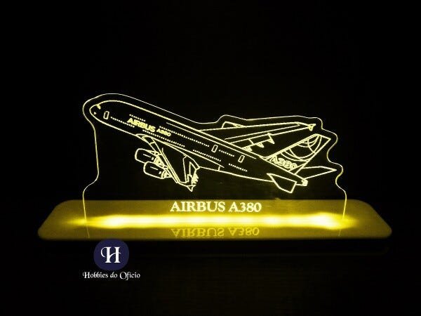 Luminária Abajur de Mesa Base Acrílica LED Avião AirBus A380 - Amarelo - 1