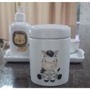 Ver imagem 4 de Kit Higiene Bebê Safari 5 Peças - Bandeja, Potes, Porta Álcool e Molhadeira - Tudo Porcelana