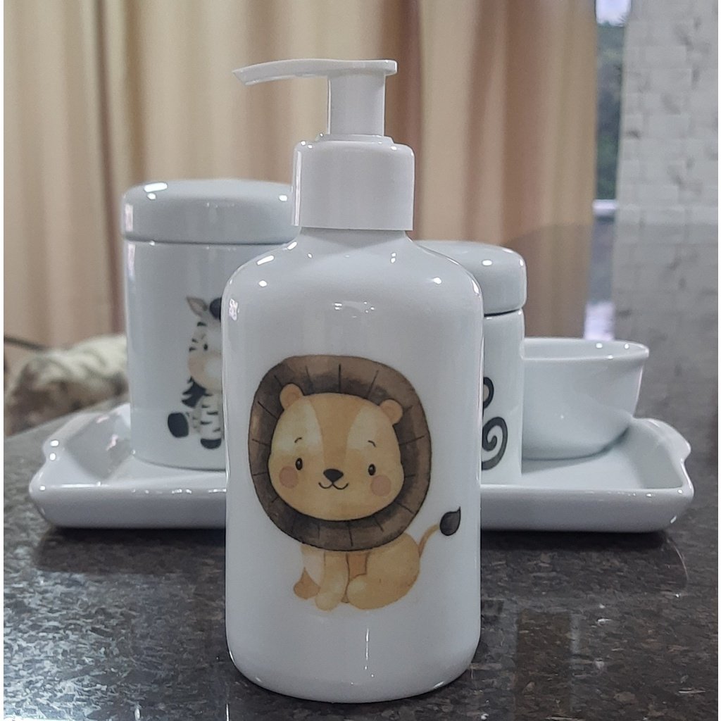 Kit Higiene Bebê Safari 5 Peças - Bandeja, Potes, Porta Álcool e Molhadeira - Tudo Porcelana - 5
