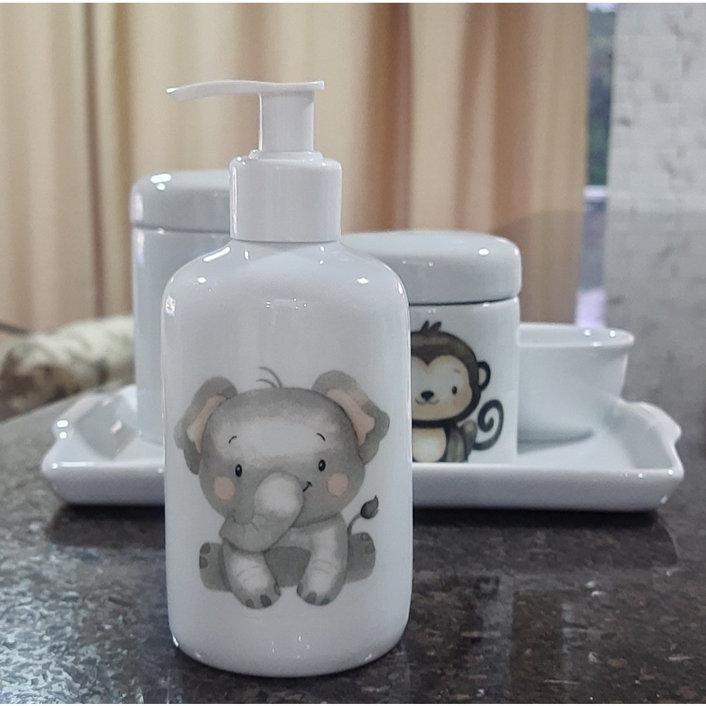 Kit Higiene Bebê Safari 5 Peças - Bandeja, Potes, Porta Álcool e Molhadeira - Tudo Porcelana - 7