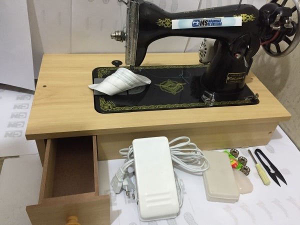 Máquina de costura Semi-industrial pretinha - 4