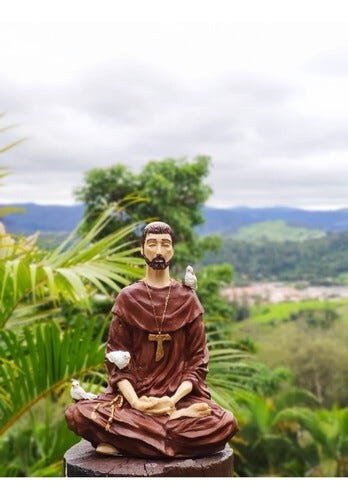 Imagem estátua São Franscisco de Assis meditando flor de lótus - Marrom - 2