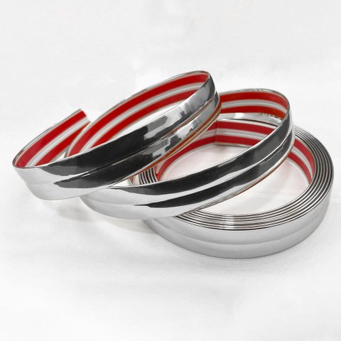 Cantoneira Metalizada Auto Colante Pvc 15mm P Decoração de Móveis e Paredes Prata 5m
