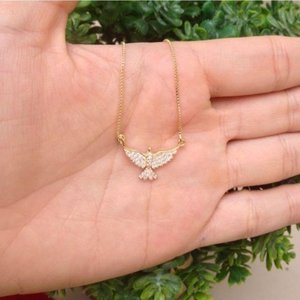 Gargantilha Espirito Santo Pomba com Pedras Banho de Ouro 18k