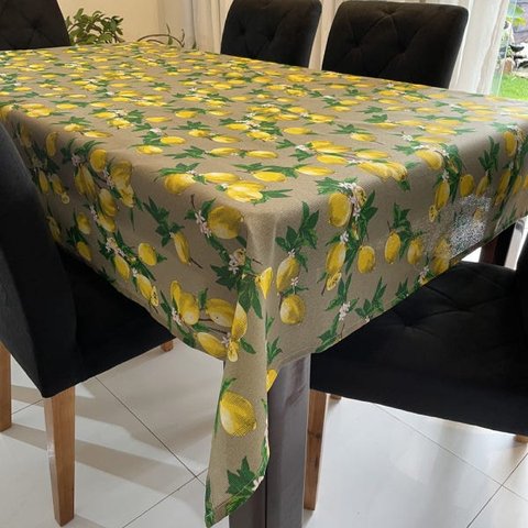 Toalha de Mesa Redonda Gorgurinho Limão Siciliano Fundo Bege - 1,50M