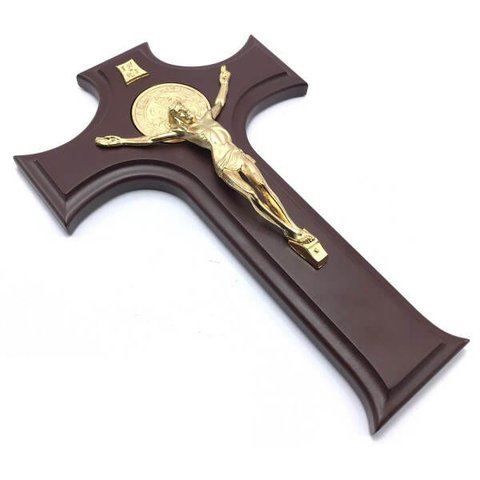 Crucifixo Madeira Medalha de São Bento Dourado 26 cm
