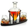 Decanter Whisky Modelo Diamante Pirâmide com Base Madeira e Dois Copos - 1