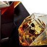 Decanter Whisky Modelo Diamante Pirâmide com Base Madeira e Dois Copos - 6