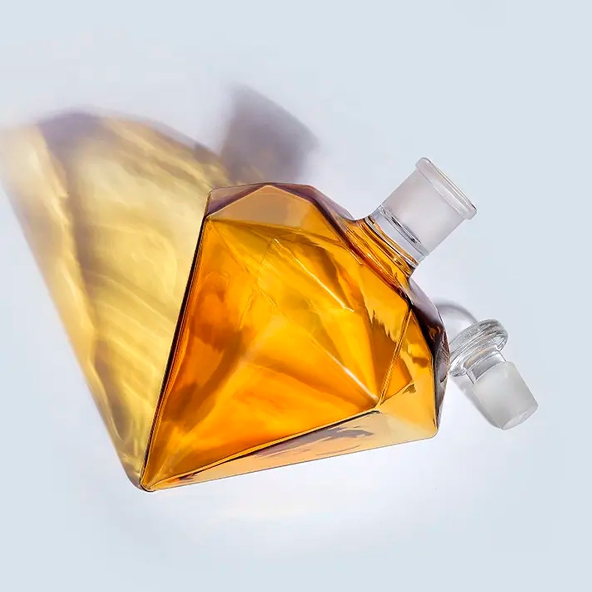 Decanter Whisky Modelo Diamante Pirâmide Com Base Madeira e Dois Copos - 3