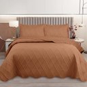 Ver imagem 2 de Kit Cobre Leito Copacabana Casal Percal 300 Fios Colcha Matelassê Alto Relevo 3 Peças Castanho