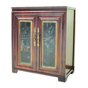 Armário Oriental em Madeira Esculpida com Toque de Mistério