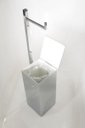 Ver imagem 2 de Papeleira de piso com lixeira acoplada Cromada Linha Quadrada