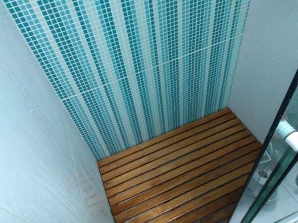 Deck de Madeira Chuveiro Box Banheiro Capacho 74x56 Cm com Pintura - Osmocolor Nogueira Semi Transpa - 2
