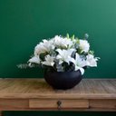 Ver imagem 4 de Arranjo de Flores Artificiais de Lírios e Astromélias no Vaso Preto Fosco