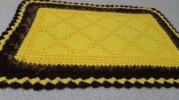 Tapete de Crochê Amarelo Artesanal - 1