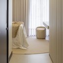 Ver imagem 3 de Tapete Redondo Linho Maldivas Cinza Antiderrapante Ideal para Sala Quarto Decoração Moderna Elegante