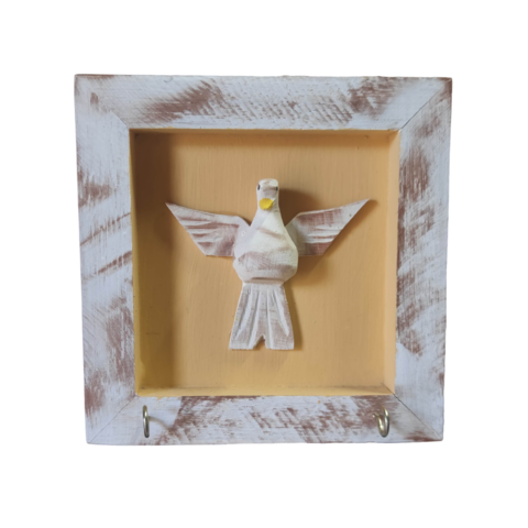 Quadro Fundo Amarelo 15 Cm em Madeira com Pomba Entalhada