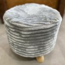 Ver imagem 2 de Puff de Veludo Pequeno Redondo Decorativo Bea Decor