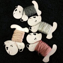 Plaquinha para enrolar meadas linhas fitas fios modelo Gata - 2 Plaquinha para enrolar meadas linhas fitas fios modelo Gata - 2