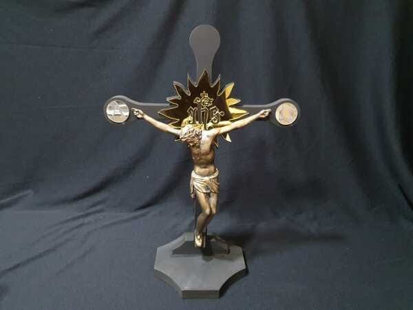 Escultura De Imagem De Jesus Crucificado Em Resina - Religioso