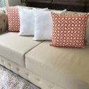 Ver imagem 5 de Kit 4 Capas de Almofadas Composê Geométrico Laranja e Floral Off White Impermeáveis 45x45cm