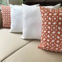 Ver imagem 6 de Kit 4 Capas de Almofadas Composê Geométrico Laranja e Floral Off White Impermeáveis 45x45cm