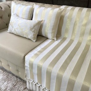 Kit Manta Listrado, 2 Capas de Almofada e 1 Almofadas Retangular Luxo Branco com Dourado 45x45cm