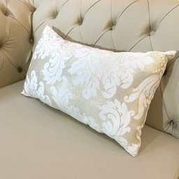 Kit Manta Listrado, 2 Capas de Almofada e 1 Almofadas Retangular Luxo Branco com Dourado 45x45cm - 7
